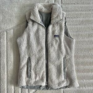 Patagonia Women’s Reversible Sherpa Vest, in size S 🥶